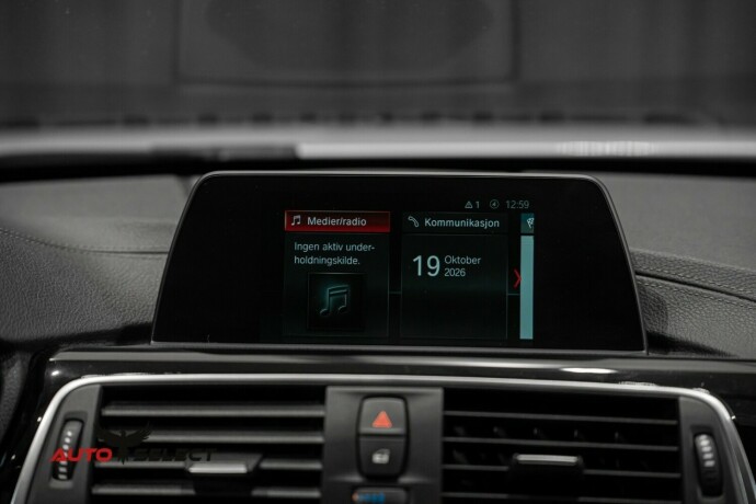 bmw-318i-bensin-2018-big-37