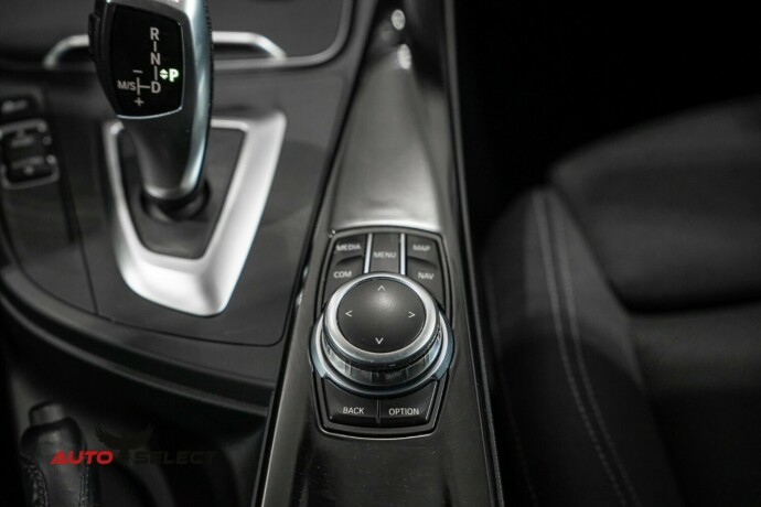 bmw-318i-bensin-2018-big-36