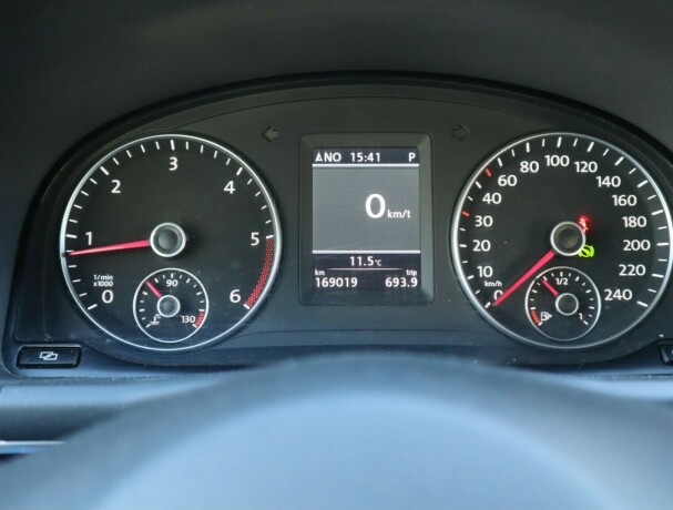 volkswagen-touran-diesel-2012-big-19