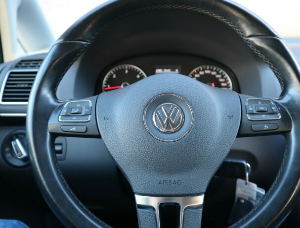 volkswagen-touran-diesel-2012-big-9