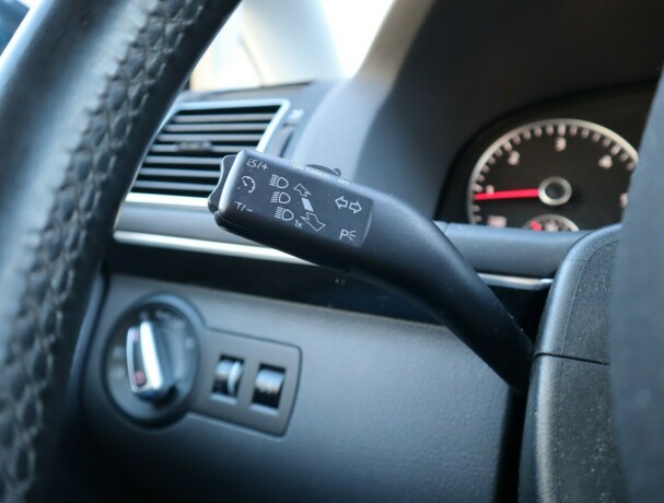 volkswagen-touran-diesel-2012-big-13