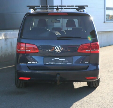 volkswagen-touran-diesel-2012-big-5