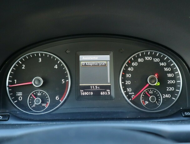 volkswagen-touran-diesel-2012-big-15
