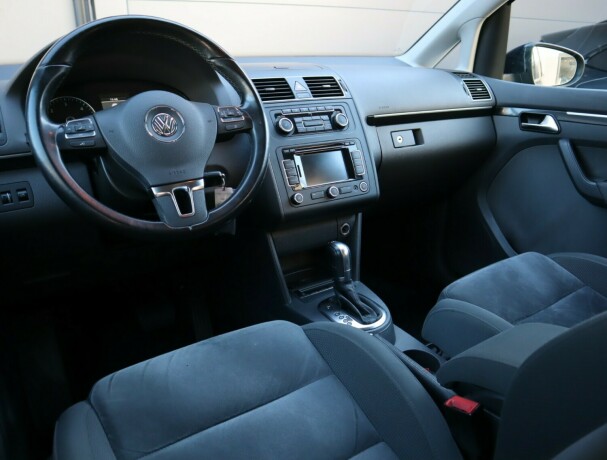 volkswagen-touran-diesel-2012-big-7