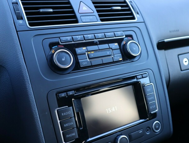 volkswagen-touran-diesel-2012-big-14