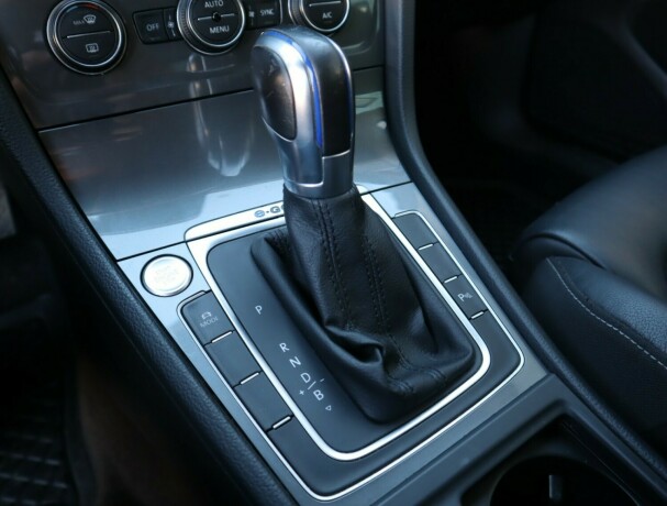 volkswagen-e-golf-vii-elektrisitet-2015-big-11