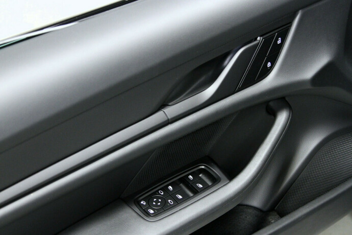 porsche-taycan-4-elektrisitet-2023-big-26