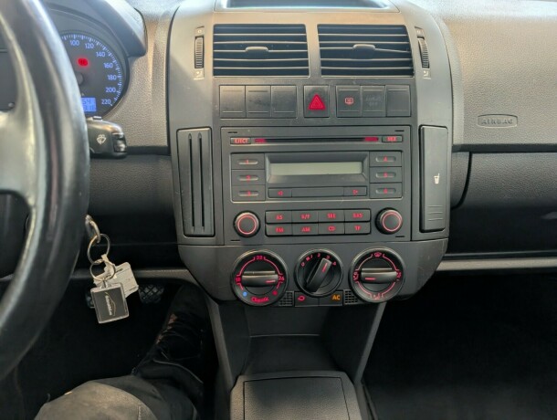 volkswagen-polo-bensin-2006-big-6