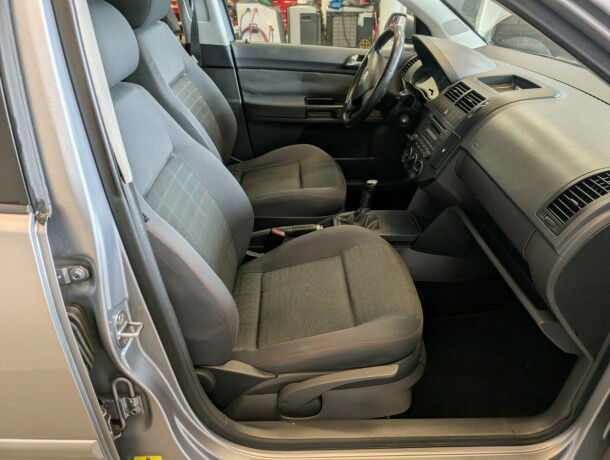 volkswagen-polo-bensin-2006-big-8