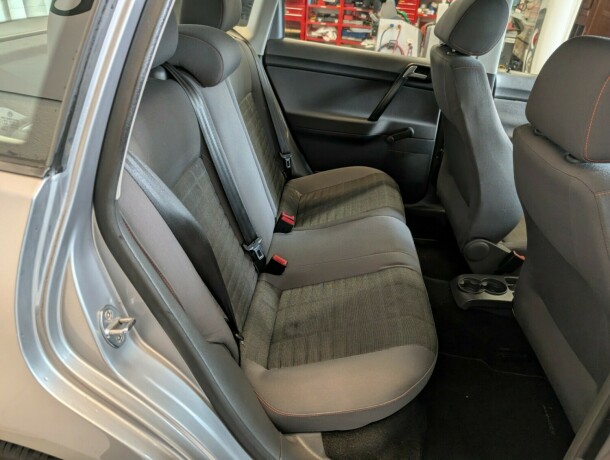 volkswagen-polo-bensin-2006-big-10