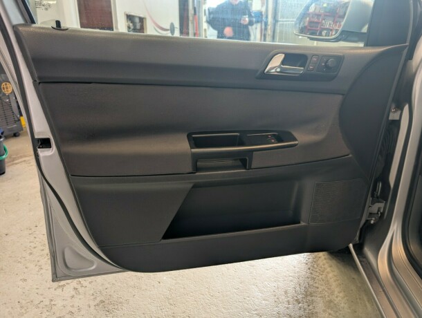 volkswagen-polo-bensin-2006-big-2