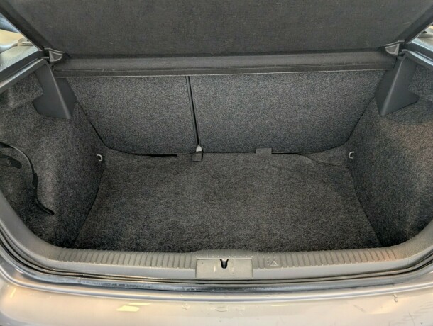 volkswagen-polo-bensin-2006-big-14
