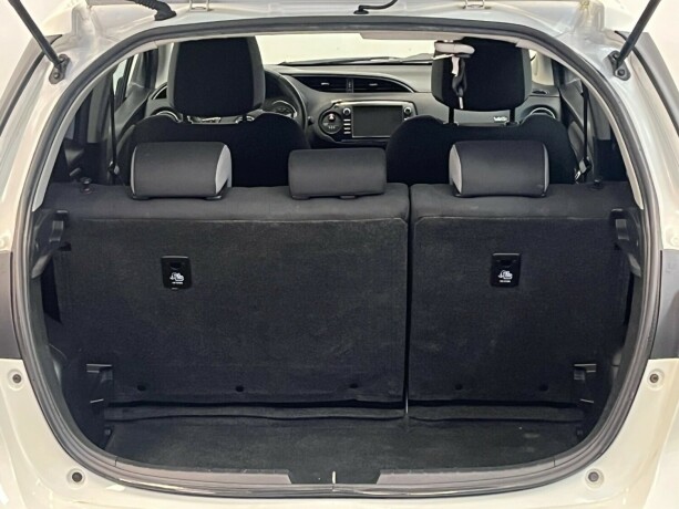 toyota-yaris-elektrisitetbensin-2019-big-29