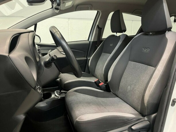 toyota-yaris-elektrisitetbensin-2019-big-7