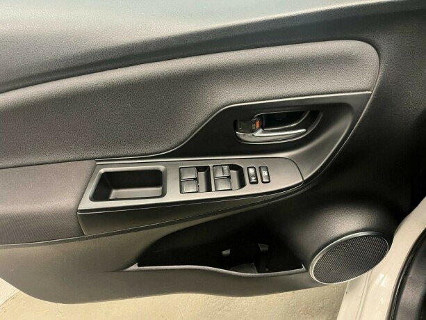 toyota-yaris-elektrisitetbensin-2019-big-6