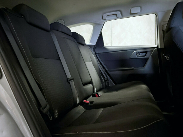toyota-auris-elektrisitetbensin-2014-big-2
