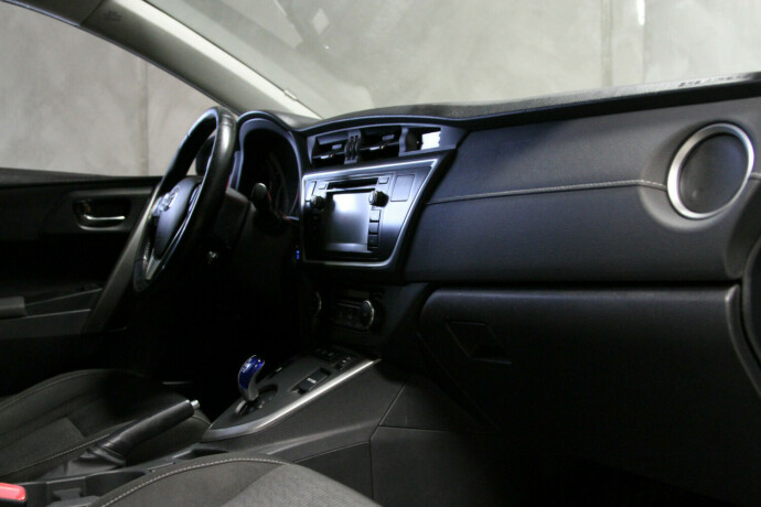 toyota-auris-elektrisitetbensin-2014-big-5