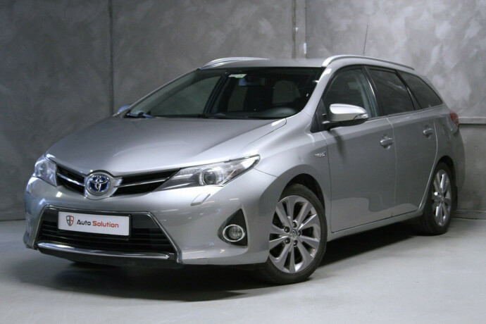 toyota-auris-elektrisitetbensin-2014-big-0
