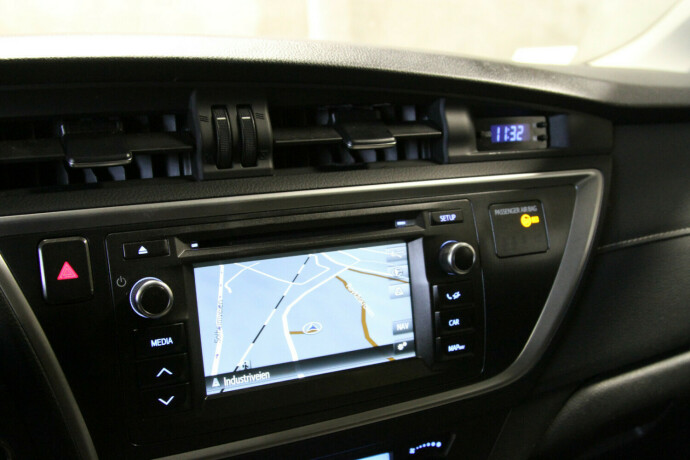 toyota-auris-elektrisitetbensin-2014-big-6