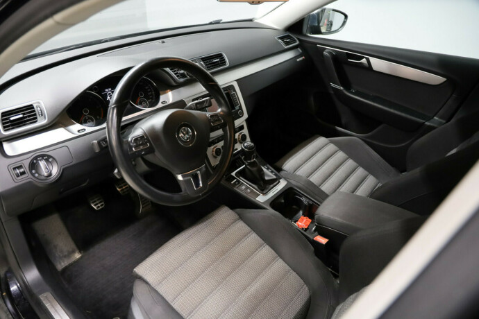 volkswagen-passat-diesel-2013-big-4