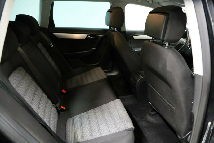 volkswagen-passat-diesel-2013-big-9