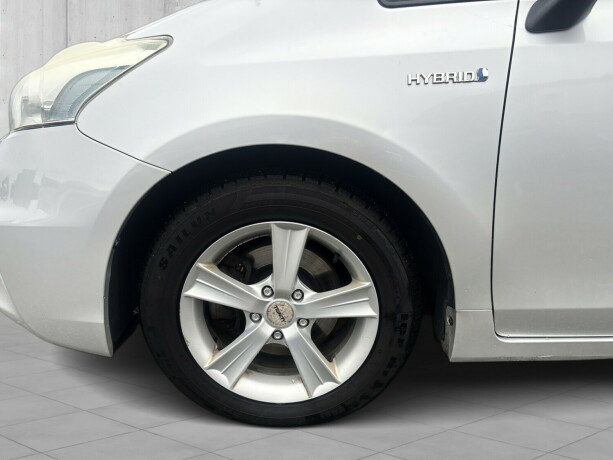 toyota-prius-bensin-2012-big-8