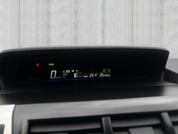 toyota-prius-bensin-2012-big-14