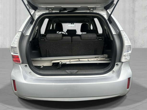 toyota-prius-bensin-2012-big-9