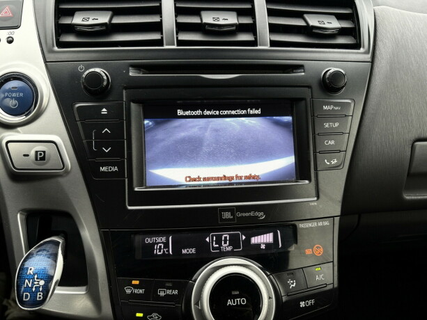 toyota-prius-bensin-2012-big-19