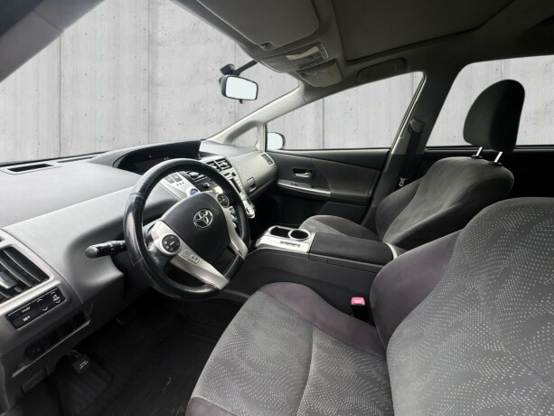 toyota-prius-bensin-2012-big-11