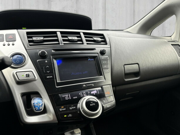 toyota-prius-bensin-2012-big-15