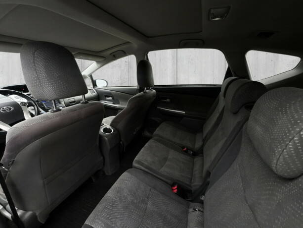 toyota-prius-bensin-2012-big-18