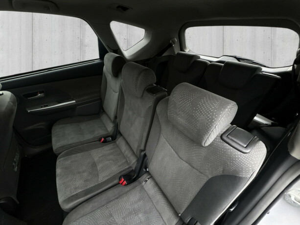 toyota-prius-bensin-2012-big-17