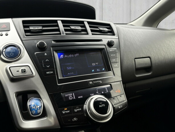 toyota-prius-bensin-2012-big-20