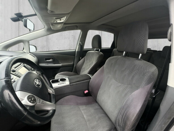 toyota-prius-bensin-2012-big-10