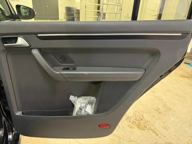 volkswagen-touran-diesel-2015-big-11