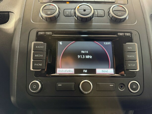 volkswagen-touran-diesel-2015-big-22
