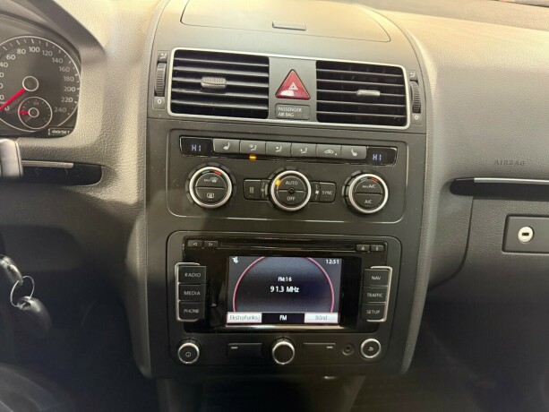 volkswagen-touran-diesel-2015-big-21