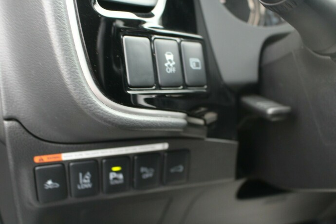 mitsubishi-outlander-elektrisitetbensin-2016-big-13
