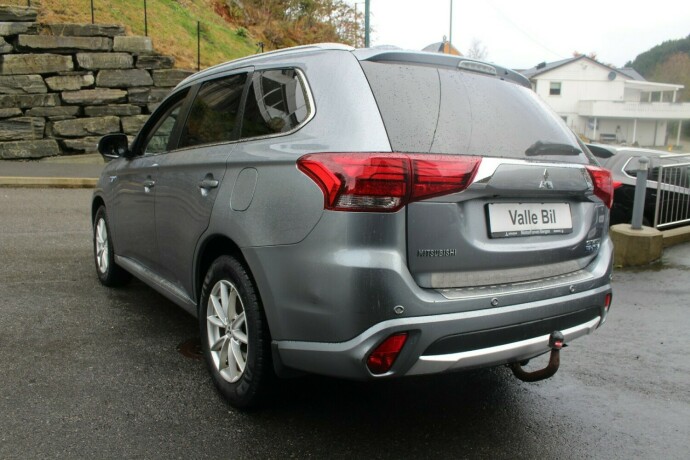 mitsubishi-outlander-elektrisitetbensin-2016-big-4