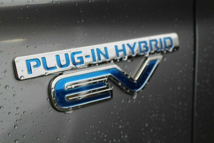 mitsubishi-outlander-elektrisitetbensin-2016-big-3