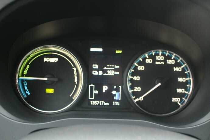 mitsubishi-outlander-elektrisitetbensin-2016-big-14