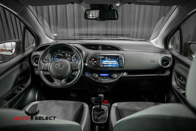 toyota-yaris-elektrisitetbensin-2019-big-29