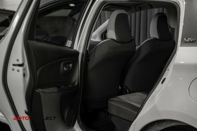 toyota-yaris-elektrisitetbensin-2019-big-13