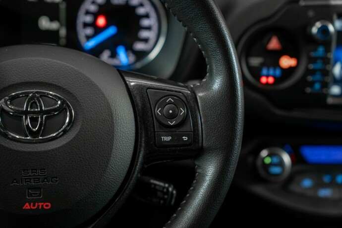 toyota-yaris-elektrisitetbensin-2019-big-27