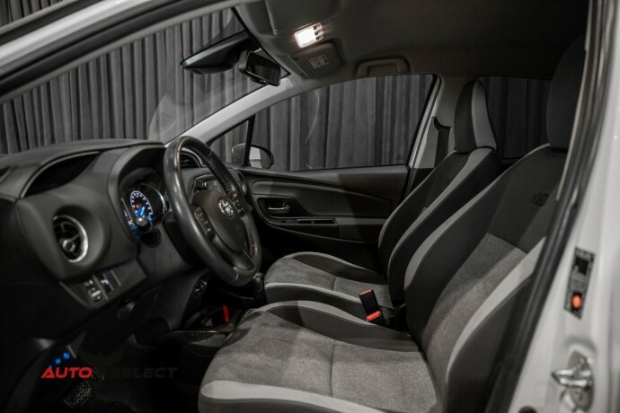 toyota-yaris-elektrisitetbensin-2019-big-20