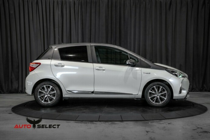 toyota-yaris-elektrisitetbensin-2019-big-10