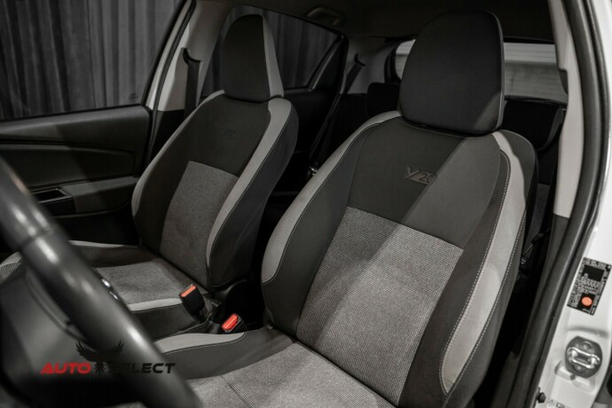 toyota-yaris-elektrisitetbensin-2019-big-21