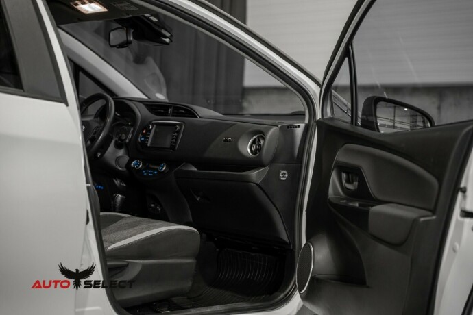toyota-yaris-elektrisitetbensin-2019-big-16