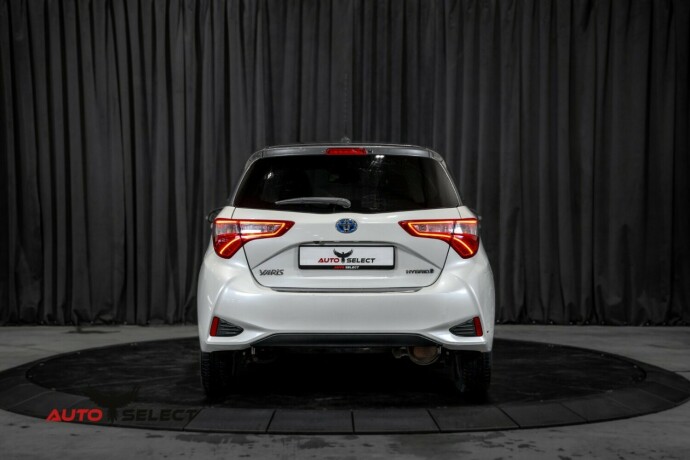 toyota-yaris-elektrisitetbensin-2019-big-7